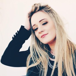 Picture of Isabela Freitas